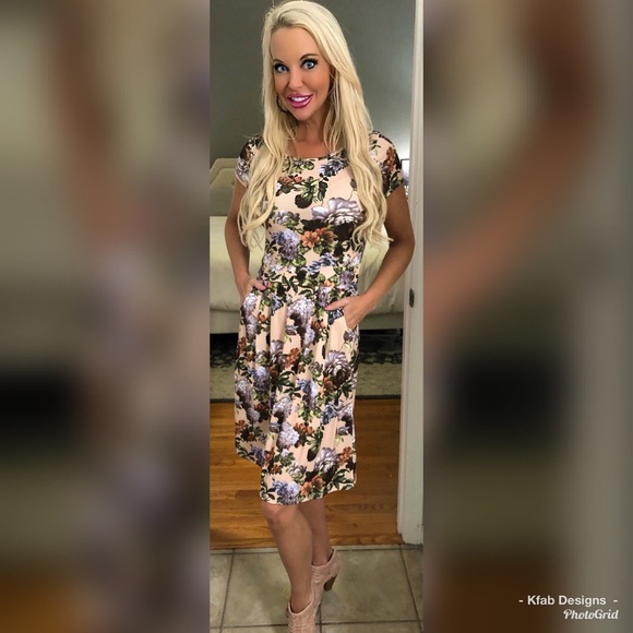 🥰LAST 1! 💕Beautiful Cap Sleeve Floral Dress! - Picture 4 of 6